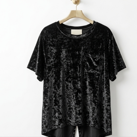 boutique Tops - Boutique Black Velvet Short Sleeve Top - Size 3X - NWT